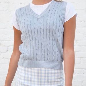 Brandy Melville cropped sweater vest🩵
